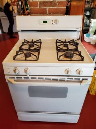 Hotpoint Gas Range - Self-Cleaning - Works Great! 1
