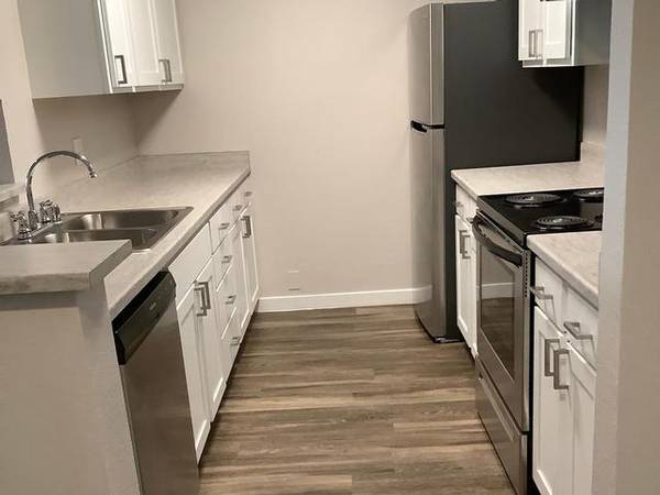 $1,883 / 2br - 1060ft2 - Everything you have been searching for is here!63884888064641123