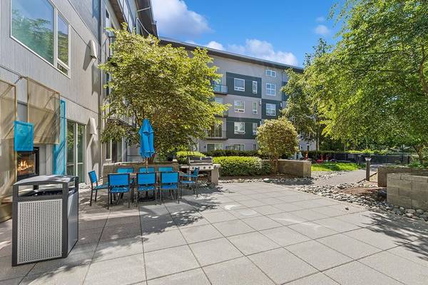 $1,810 / 621ft2 - USB outlets, On-site dog park, Kitchen island with pendant lighting (Redmond, Washington)63850756140931121