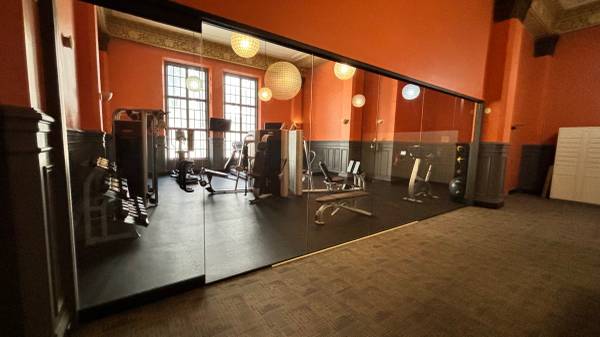 $1,225 Efficiency studios price ranging between $1,225.00 to $1,550.00 (tenderloin)63682851390337122