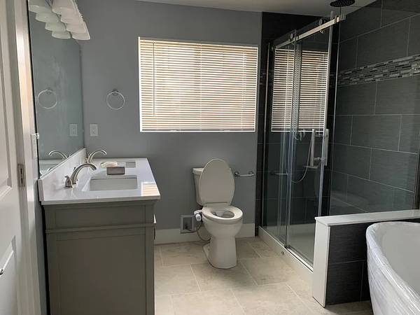 $1,123 / 3br - 1600ft2 - Charming 3-Bed, 2-Bath House | Hardwood Floors, Fireplace, Balcony (Seattle)63814788916225124