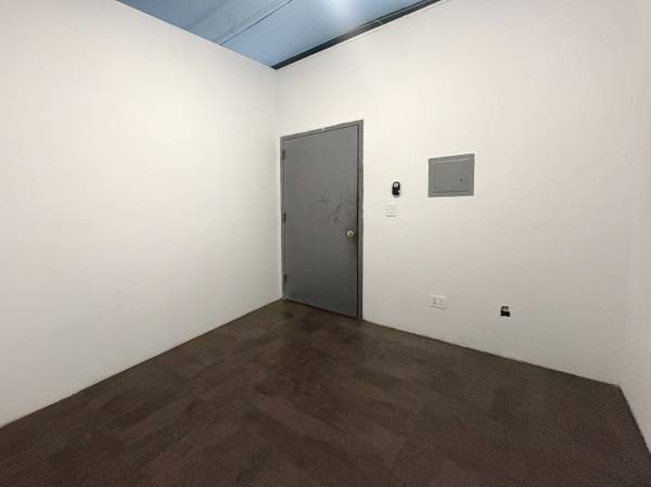 $450 / 95ft2 - STUDIO 421: LIMITED TIME DEAL: ONE MONTH FREE ENDS 09/30 (Brownsville)63816553660929122