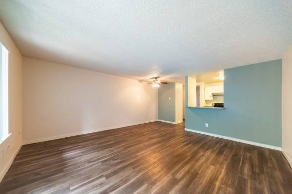 $950 / 1br - 560ft2 - 💕 Senior Living Made Easy! 🏠 Low Rent + Peaceful Community 🌳 (495 Renton Center Way SW, Renton, WA)63948084735747120