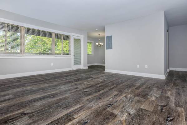 $2,010 / 425ft2 - Breakfast Bar, Linen Closet, Walk-in Closets (4820 Kenmore Avenue, Alexandria, VA)63822294295809123