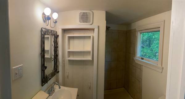 $1,800 / 500ft2 - Very Private - Unique Arts and Crafts 1912 (Redding)63945361058306124