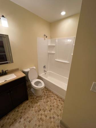 $1,295 / 1br - 660ft2 - Newly Remodeled, All Electric 1 Bedroom Apartments with W/D in Unit (Rockford)63981972898435123