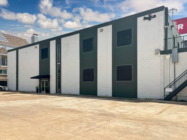 $1,910 Tailored Large Office Spaces to Fit Your Business Needs (Dallas)63936221177219120