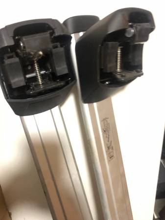 Barras transversales de fábrica OEM para portaequipajes de techo Audi Q5 2009-2017 - $180 (Tualatin)63470813692929121