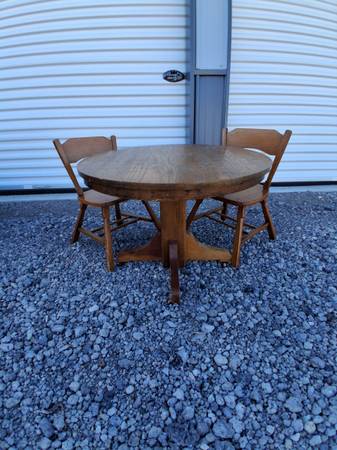 Kids table and chairs 1