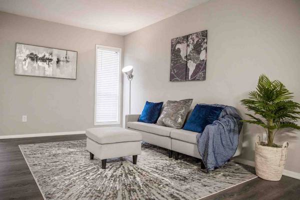 $981 / 1br - 770ft2 - Fully renovated and ready for you! Come see it today! (Decatur)63964125046787122