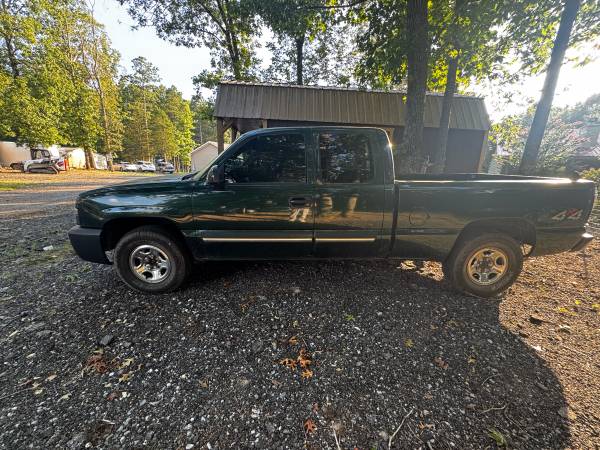 2004 chevy silverado - $5,500 (Taylorsville)63620109315201122