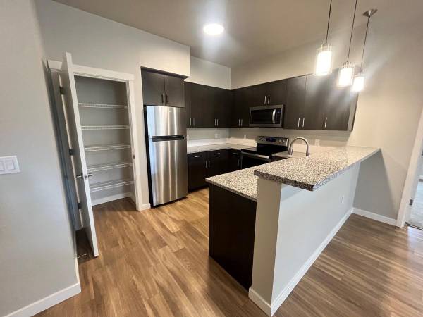 $2,028 / 2br - 965ft2 - Near Everywhere You Want To Be - The Elwood in Happy Valley!63672600764035123