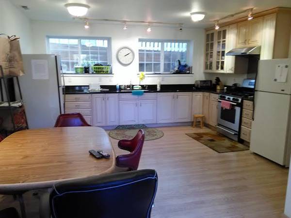 $700 / 1br - Buscando compañera de cuarto - Cerca de la línea de autobús (Mercer Island)63814837503363120