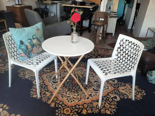 Perfect Cafe Table & Chairs for Balcony! (Comes w/2 Matching Chairs!) 1