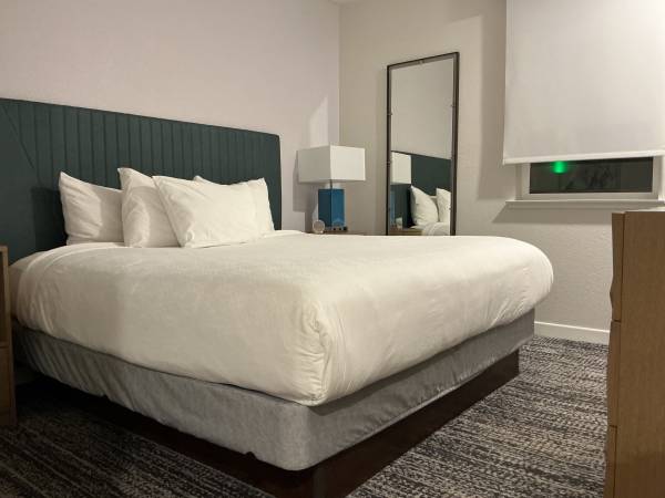 SPONTANEOUS couples CHILL GETAWAY! $1000 VALUE. $500 1