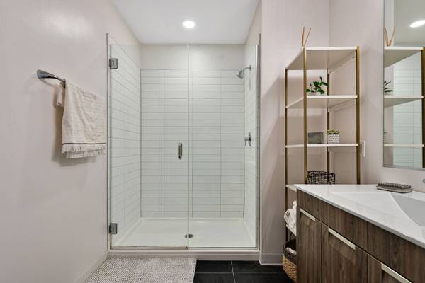$2,014 / 1br - Luxury Logan Square 1 Bedroom with Fitness Center and In-Unit WD (Logan Square)63898858439042123