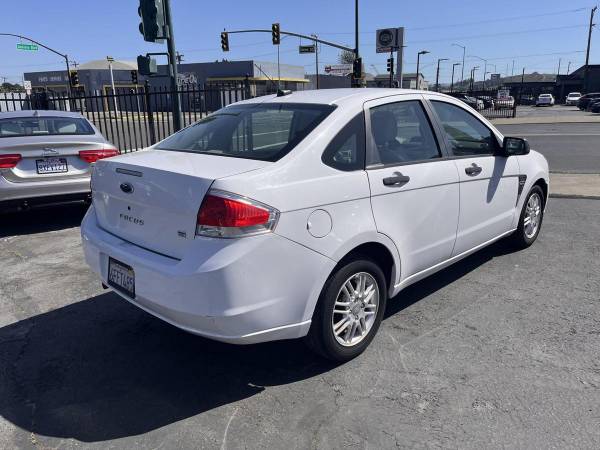 2008 Ford Focus SE Sedan - $6,995 (+ Main Street Auto)63483121495683122