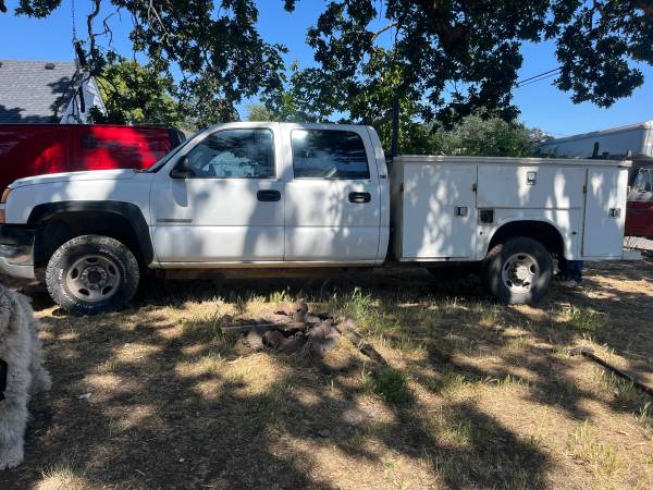 04 chevy 2500 utility truck 2wd - $6,500 (lakewood)63624449659651121