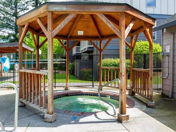 $1,650 / 2br - 871ft2 - Responsive Management, Located Near mass Transit, Custom Cabinetry63831397752705122