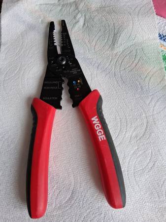 Multi tool,Pliers,wire stripper/ cutter 1