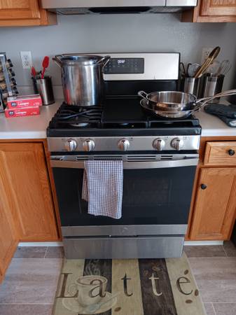 GE 30 in. 5.0 cu. ft. Gas Range with Self-Cleaning Convection Oven 1