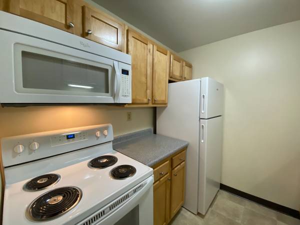 $1,895 / 2br - 833ft2 - Remarkable Value! Unbeatable Location! Upgraded 2 BR For Rent! (163 Eastern Ave Manchester)63931659590146122