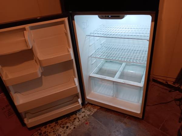 FREE Working Refrigerator (Somerville)63892692149379123