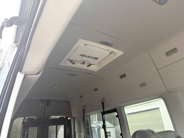 2015 Ford Transit 350 XLT - Photo 15