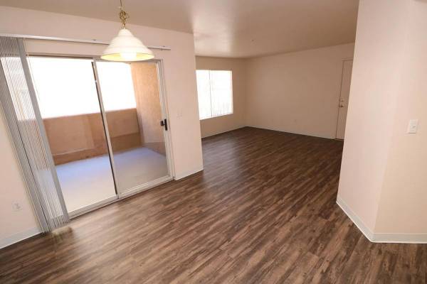 Modern 1 BR Charm-Plank Floors, Double Sinks & Easy Commute 1