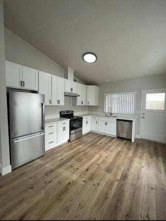 $1,895 / 2br - Regency Court Move In Special !!!! (Madera)63798509132545123
