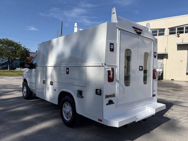 2019 Ford E-350 - Photo 4