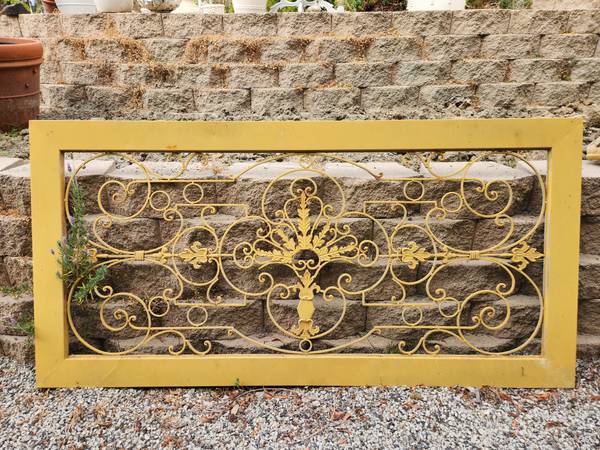 DECORATIVE METAL FRAME 1