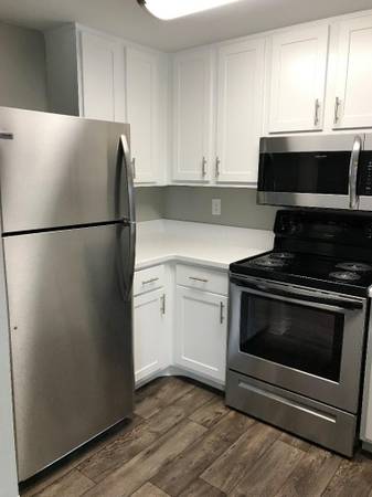 $1,435 / 1br - 697ft2 - Washer/Dryer, Private patio/balcony, Refrigerator, Stove (Lake Harbor)64003314477953121