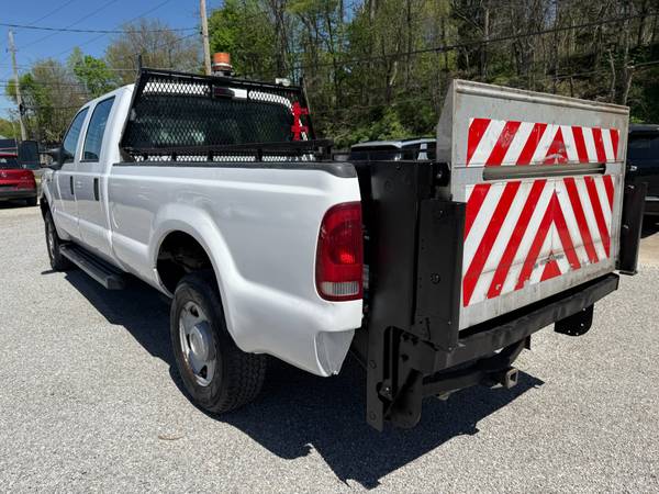 2006 Ford F250 SuperDuty - 5.4 V8 - 4WD - 84,000 Miles! - Liftgate! - $11,99563436112951553123