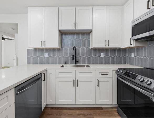 $2,495 / 1br - Golden Hill 1B - Hard Surface Floors, Dog/Cat Friendly, Full Size WD (Golden Hill)63701605672065122