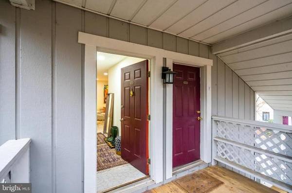$1,350 / 1br - 929ft2 - Residencia de 1 dormitorio y baño en el corazón de Reston! (Reston)63843416093571121