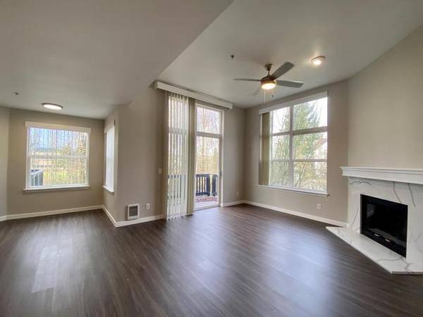 $3,515 / 2br - 1187ft2 - Wood-Style Floors, Stainless Steel Appliances, Package Acceptance (Redmond)63884894451329121