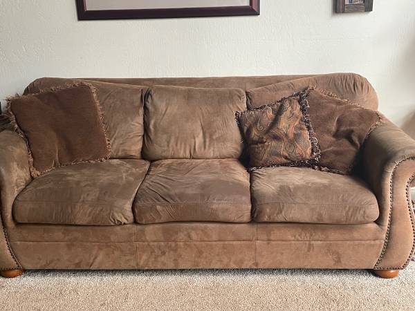 Free Couch 1