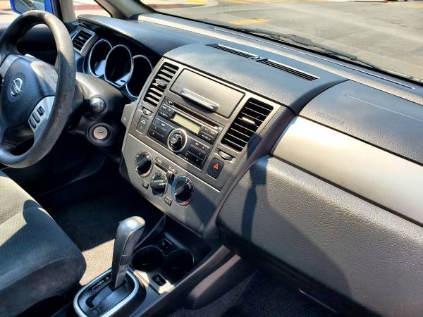 2011 Nissan Versa automatic, GAS SAVER Smog Ok - $3,800 (Redwood City)63470229513859124