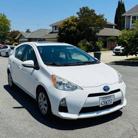 2013 Toyota Prius - $5,55563617123897603122
