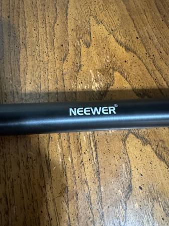 Neewer micrófono de 3 secciones con adaptador estándar para micrófono - $20 (North Fork)62932752063363120
