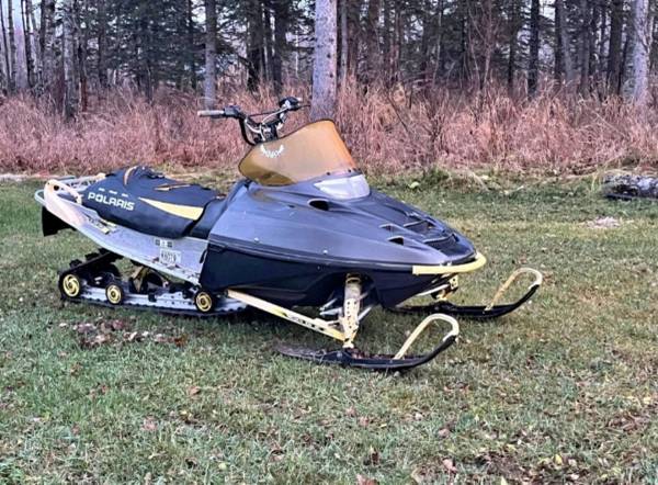 2004 RMK 700 Snowmachine 1