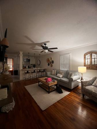 $2400.00 / 2br - 1000ft2 - 419 B63748383130883122