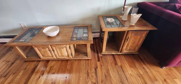 **SOLID OAK WOOD COFFEE TABLE AND SIDE TABLE SET** 1