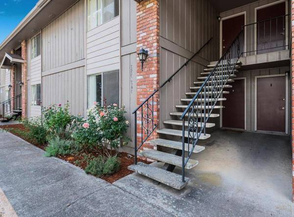 $1,350 / 1br - Un dormitorio renovado en Keizer OR >> Espacio de almacenamiento // Bien mantenido (Keizer)63660428930689121