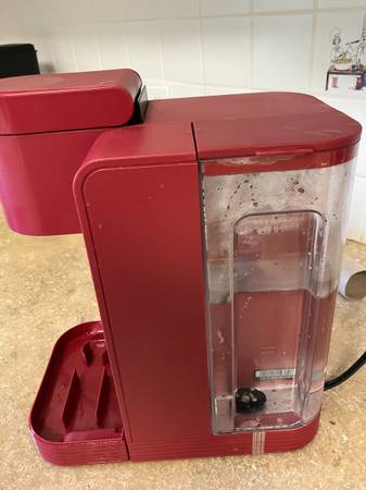 Keurig - Like new -with water reservoir