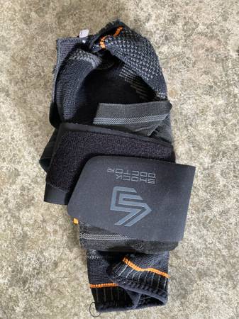 knee brace shockwave soccer knee support for athlete 1