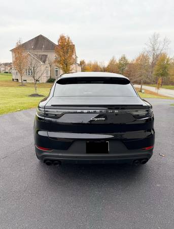 2022 Porsche Cayenne Coupe E-Hybrid 1