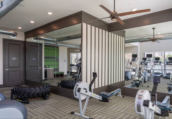 $1,599 / 1br - Un Apartamento de Lujo en Las Colinas - Lavadora/Secadora Incluidas (Irving/Las Colinas)63796476782467124