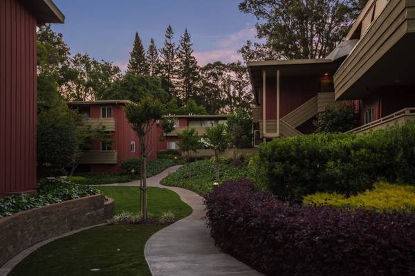 $4,675 / 2br - 1114ft2 - Quiet Small Community with Resort-Style Pool and Spa (los gatos)63938627230467120